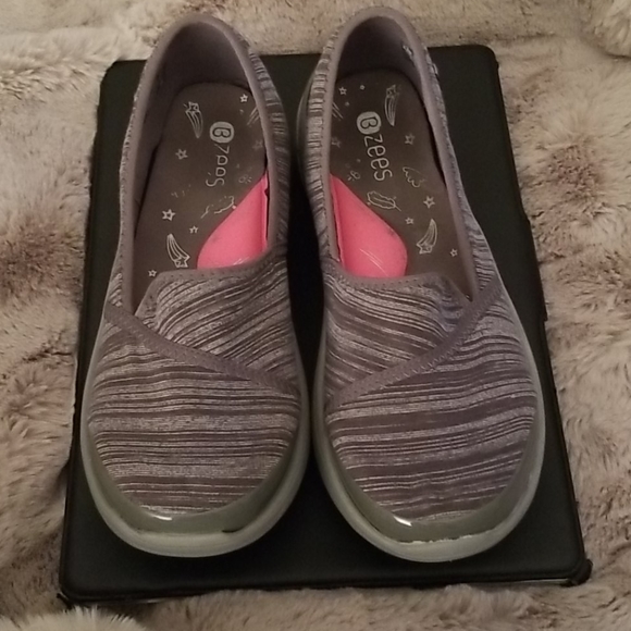 bzees mens icon slip on